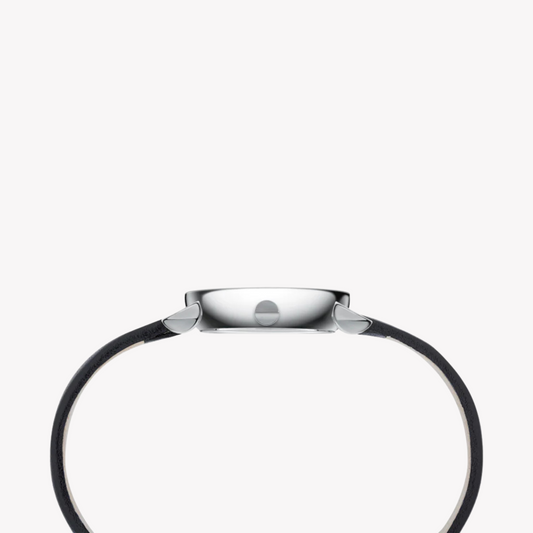 PIERRE CARDIN Damenuhr mit silbernem Edelstahlgehäuse und schwarzem Lederarmband