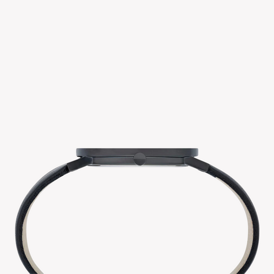 PIERRE CARDIN Damenuhr mit silbernem Edelstahlgehäuse und schwarzem Lederarmband