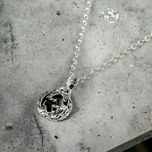 Interlocking G Pendant Necklace in Gold | YBB455535001