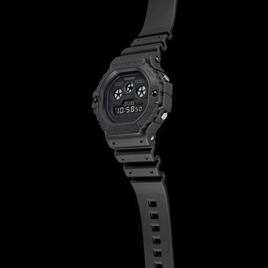 CASIO G-SHOCK DW-5900BB-1DR BOLD ADVENTURE – HERREN-SPORTUHR AUS GANZ SCHWARZEM HARZ