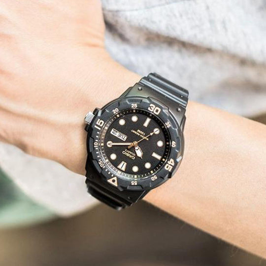 CASIO MRW-200H-1E DYNAMIC ADVENTURE - MEN'S SPORTY TIMEPIECE WITH DAY & DATE FUNCTIONS-i-Watch-3