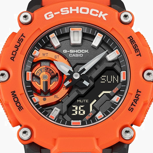 CASIO G-SHOCK GA-2200M-4ADR – mutige Abenteurer-Herrenuhr mit orangefarbenem Kunstharzarmband und elegantem schwarzem Zifferblatt
