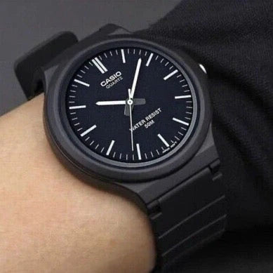 CASIO MW-240-1EVDF ENDURING ELEGANCE - MINIMALIST MEN'S TIMEPIECE WITH BLACK ON BLACK DESIGN-i-Watch-4