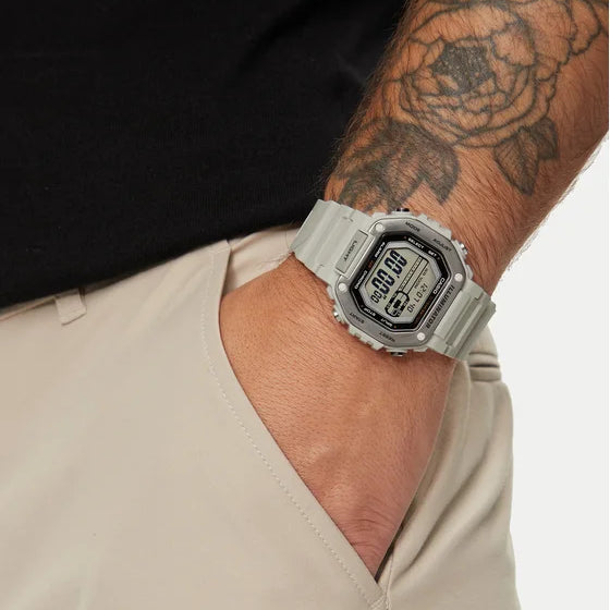 CASIO G-SHOCK GMA-S2100WS-7A OAK COMPACT - BOLD SPIRIT MEN'S WATCH with white resin band and striking orange dial-i-Watch-4