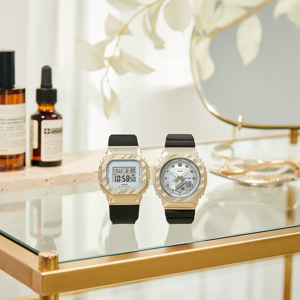 G-Shock Damenuhr mit silbernem Harz- und Edelstahlgehäuse und silbernem Harzarmband