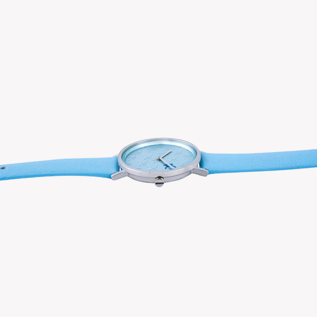 PIERRE CARDIN Damenuhr mit silbernem Edelstahlgehäuse und babyblauem Lederarmband