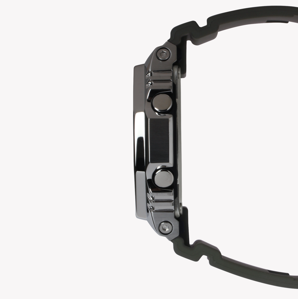 CASIO G-SHOCK GM-2100B-3ADR OAK – ROBUSTE LUXUS-HERRENUHR MIT GRÜNEM ZIFFERBLATT UND SILBERGEHÄUSE