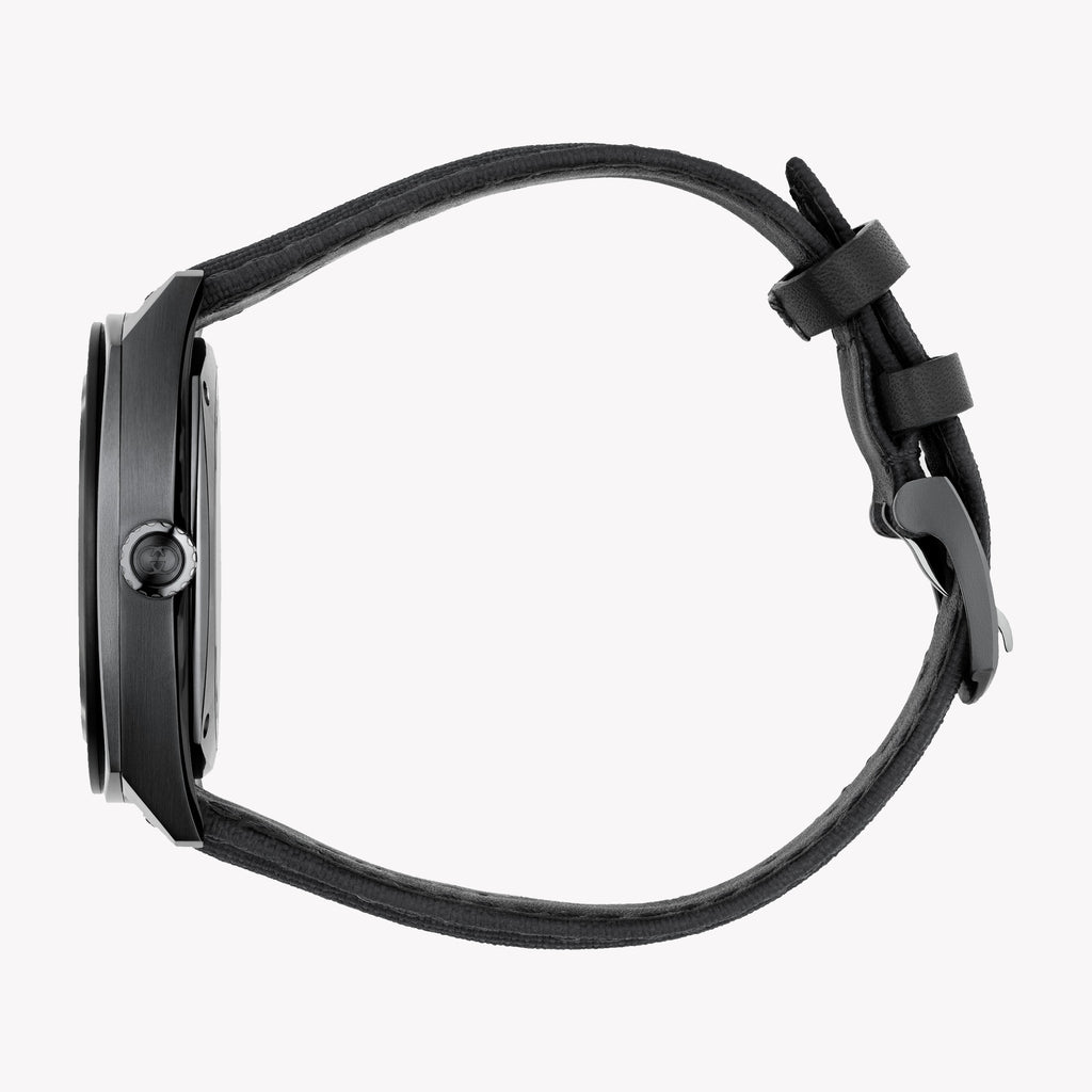 GUCCI YA142330 - BLACK ELEGANCE UNLEASHED: LUXURY MEN'S WATCH WITH RUBBER STRAP & QUARTZ PRECISION-i-Watch-2