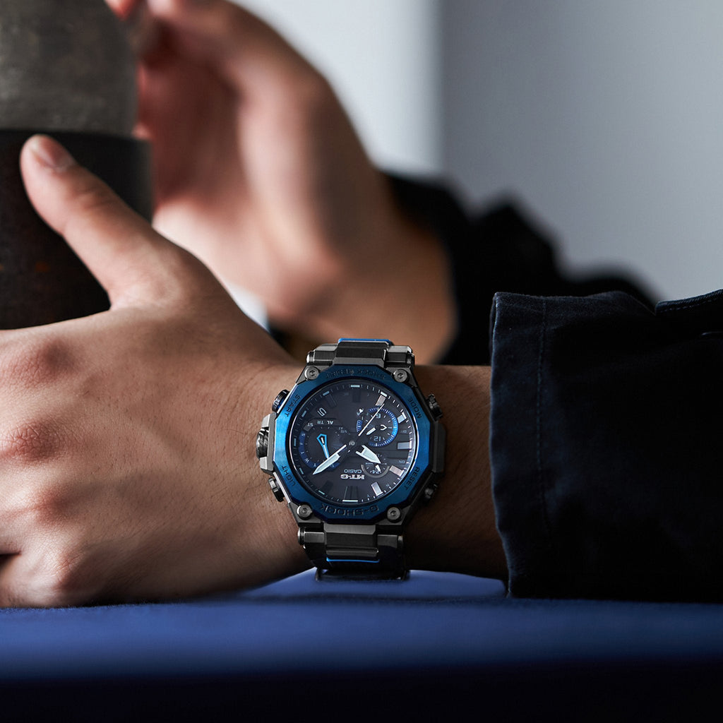 ساعة كاسيو جي شوك MTG-B2000B-1A2DR - ساعة رجالية من الفولاذ الأسود مع دقة بلوتوث ومقاومة للماء حتى عمق 200 متر