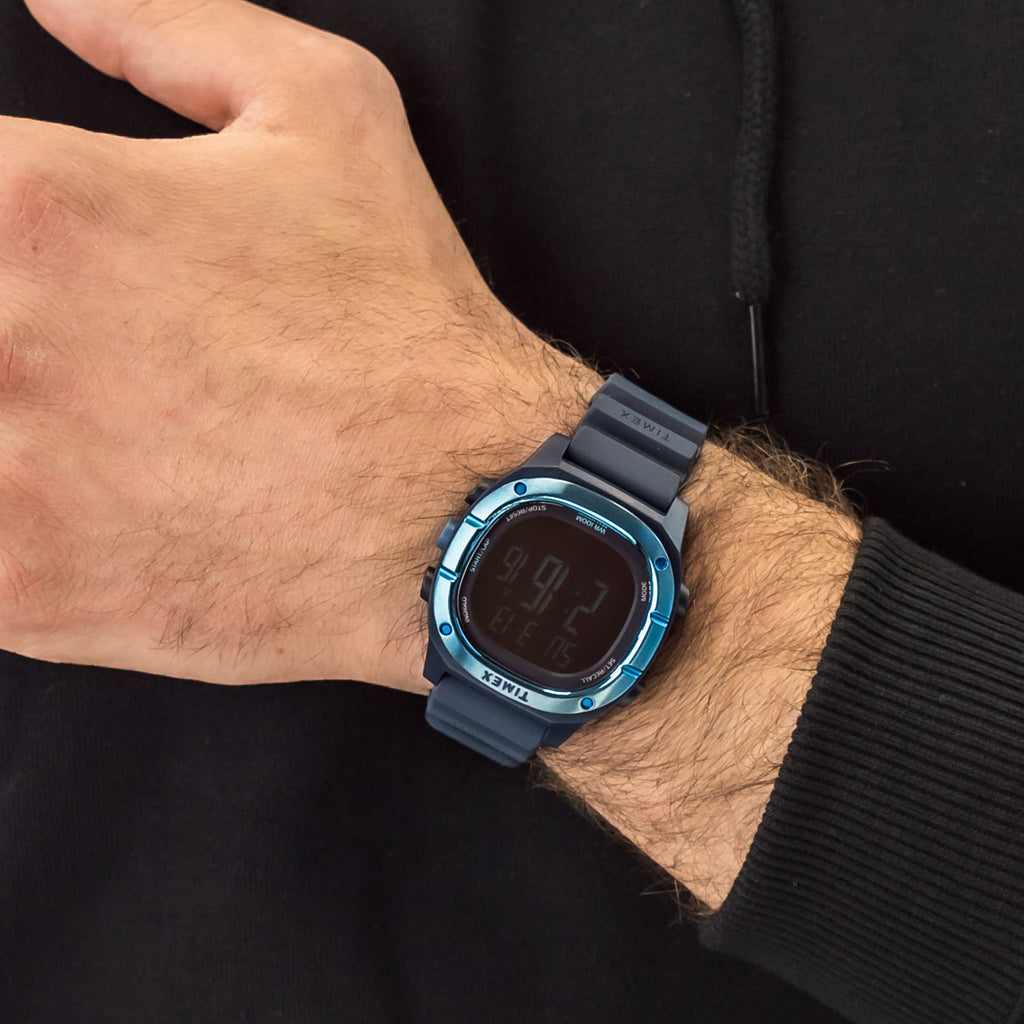 TIMEX Damenuhr mit blauem Harzgehäuse und blauem Silikonband