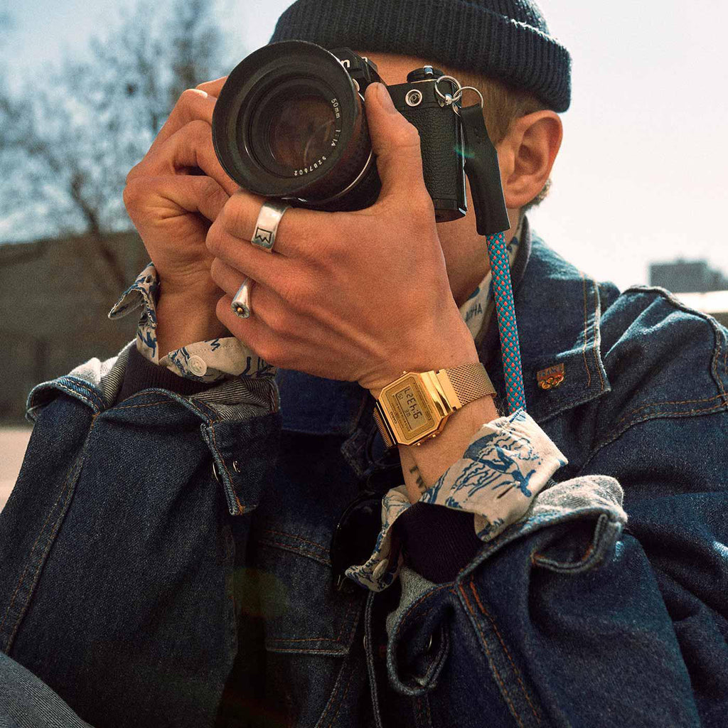 CASIO A700WEMG-9AEF MONTRE UNISEXE ÉLÉGAMMENT MULTIFONCTIONNELLE - DESIGN ÉLÉGANT EN RÉSINE AVEC BRACELET EN MAILLE