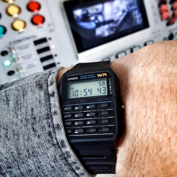 CASIO CA-53W-1Z Montre unisexe analogique avec boîtier de 43 mm