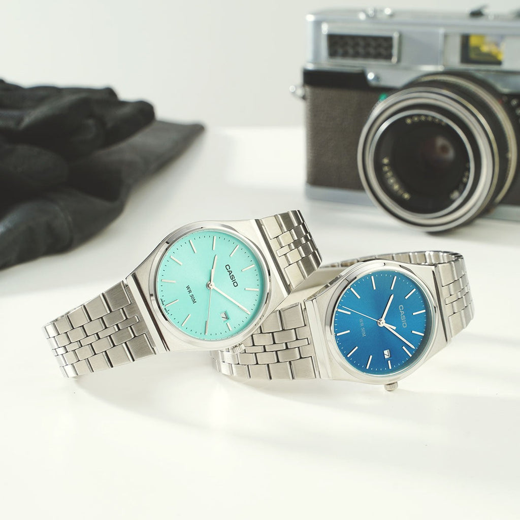 CASIO MTP-B145D-2A1VDF - ÉLÉGANCE SPORTIVE AVEC UN CADRAN BLEU VIBRANT ET BRACELET EN ACIER INOXYDABLE