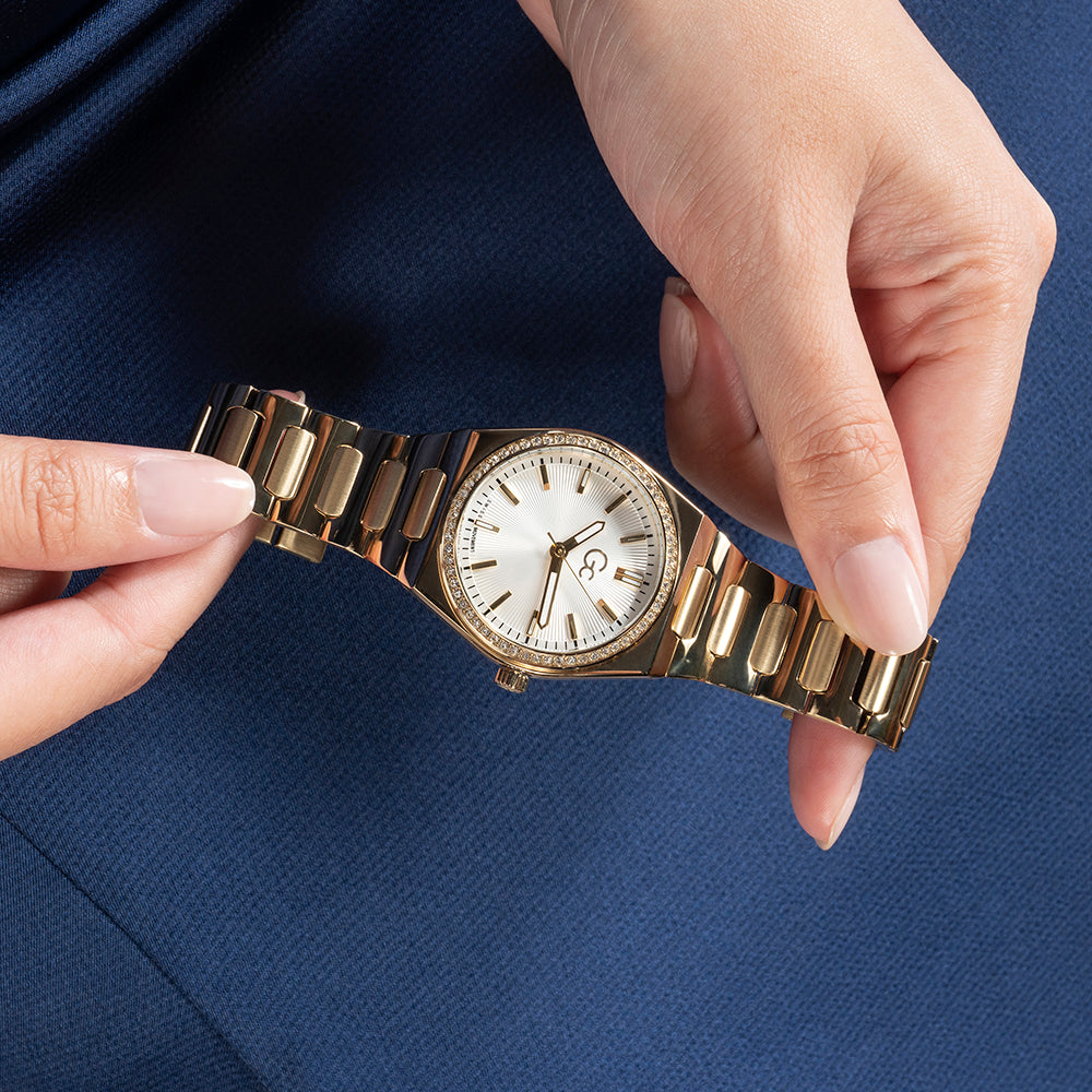 GUESS COLLECTION Z38002L1MF - GOLDEN RADIANCE: ELEGANT WOMEN'S WATCH with White Dial & Luxe Stainless Steel Band-i-Watch-4