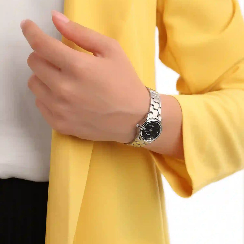 CASIO LTP-V002D-1AUDF SPORTY SOPHISTICATION - ELEGANT WOMEN'S STAINLESS STEEL TIMEPIECE-i-Watch-2