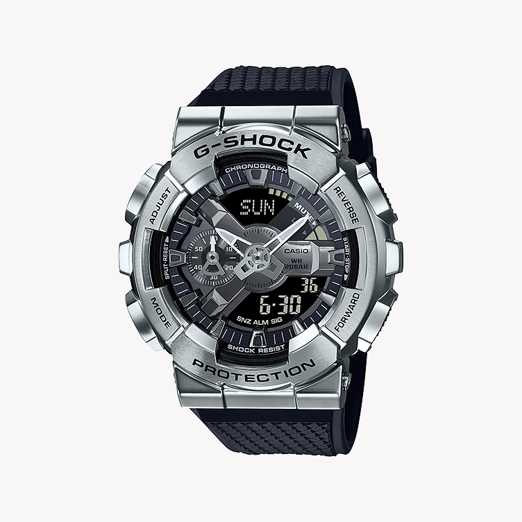 CASIO G-SHOCK GM-110-1ADR - المغامرة تنتظر الساعة الرياضية للرجال مع علبة فضية وحزام أسود