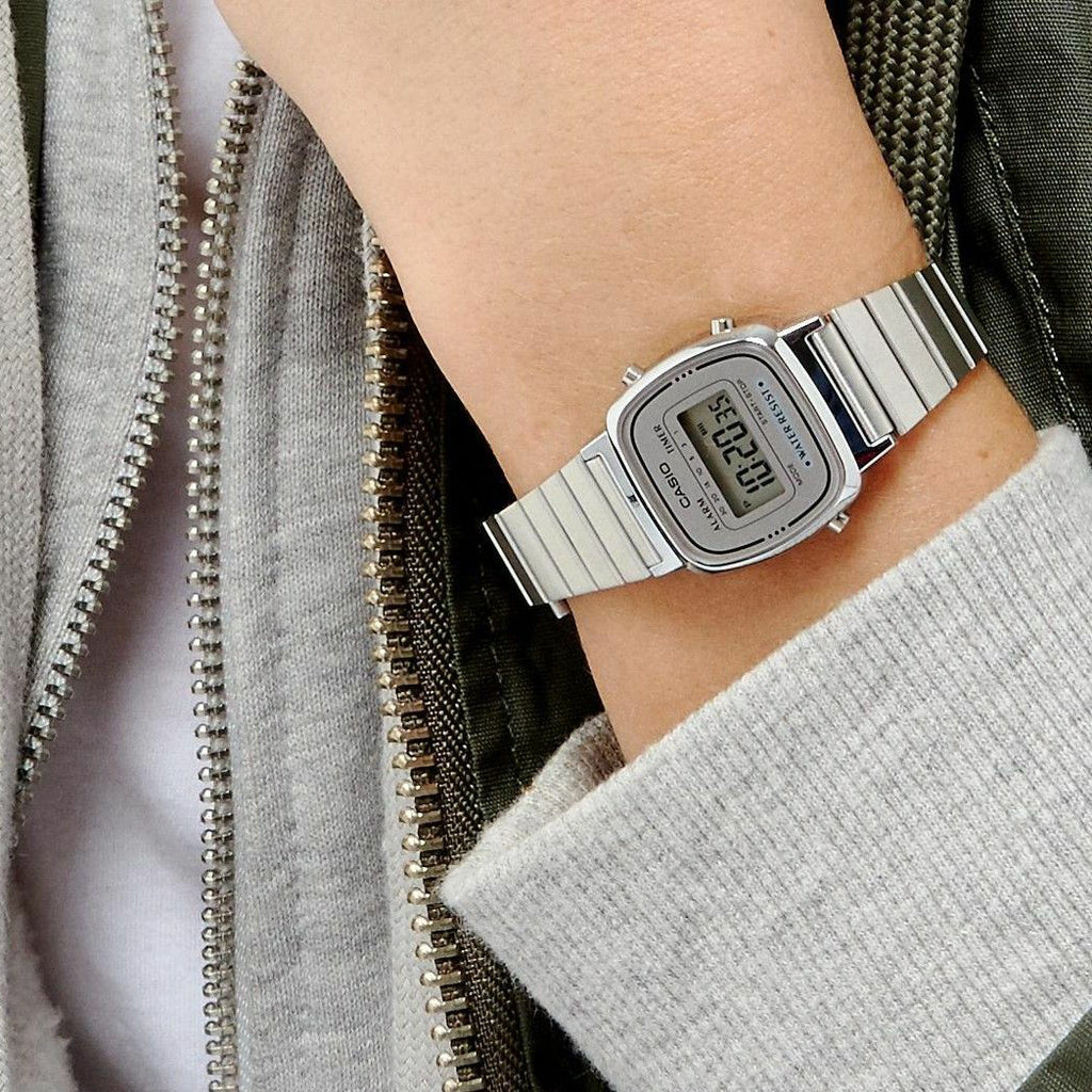 CASIO LA-670WEA-7EF TIMELESS ELEGANCE - UNISEX WATCH WITH SILVER METAL STRAP AND CLASSIC DESIGN-i-Watch-3