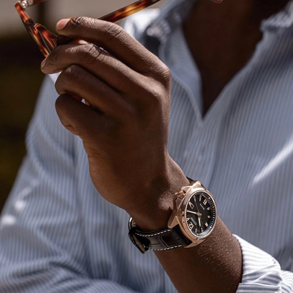 CITIZEN AW1723-02E mutige Eleganz – Uhr aus Roségold und schwarzem Leder für den modernen Mann