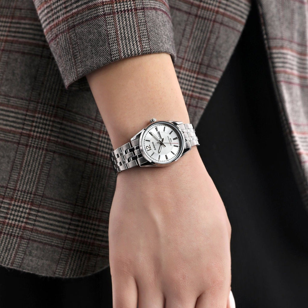 CASIO LTP-1335D-7AVDF - SPORTY SOPHISTICATION UNISEX WATCH with silver stainless steel band and elegant white dial-i-Watch-2