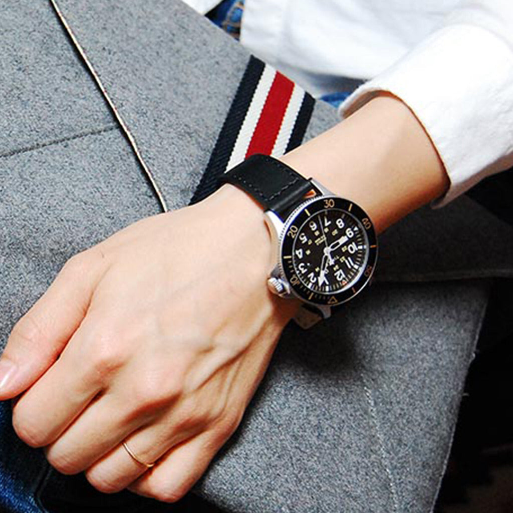 TIMEX Military Allied TW2R45800 - ساعة جلدية سوداء متينة للرجال مع ضوء ليلي INDIGLO