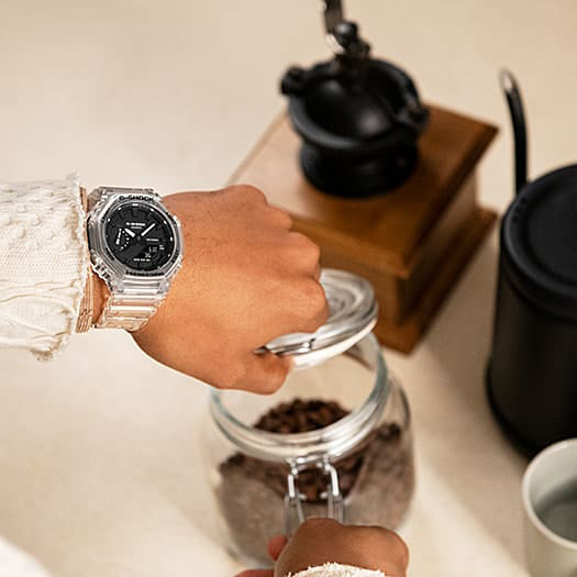 ساعة كاسيو جي شوك GA-2100SKE-7AER أوك ديناميك - ساعة رجالية شفافة للمغامرة