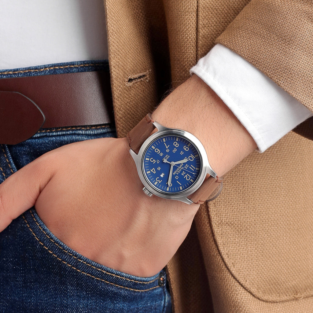 TIMEX Expedition Scout TW4B06400 - ساعة رجالية متينة بسوار من الجلد البني والاتصال الهاتفي الأزرق