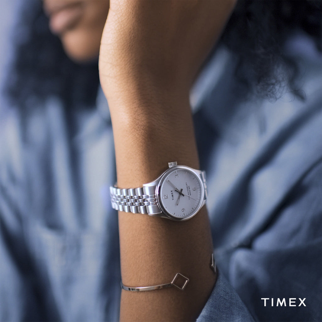 TIMEX Damenuhr mit silbernem Edelstahlgehäuse und silbernem Edelstahlarmband