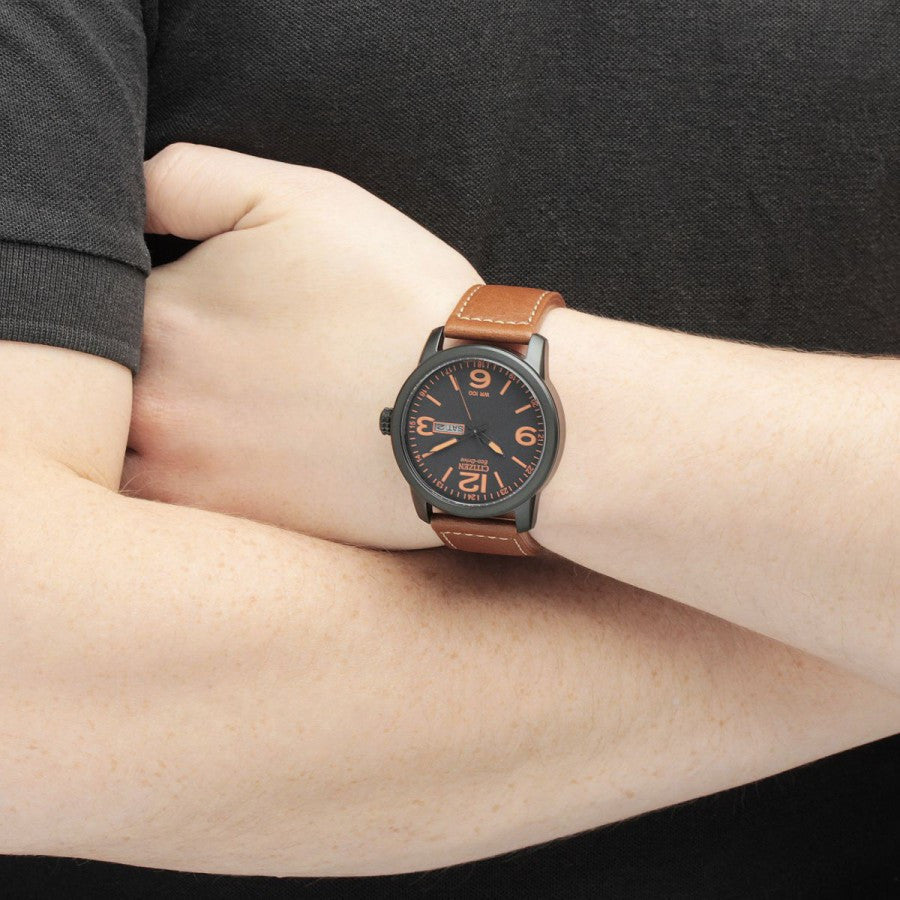 CITIZEN BM8475-26E BOLD PERFORMANCE – ELEGANTE HERREN-ECO-DRIVE-UHR mit Lederarmband und dunkelgrauem Zifferblatt