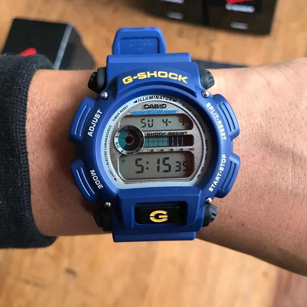 CASIO G-SHOCK DW-9052-2V - MONTRE D'AVENTURE ROBUSTE ET SPORTIVE avec bracelet en résine bleue et fonctionnalités dynamiques