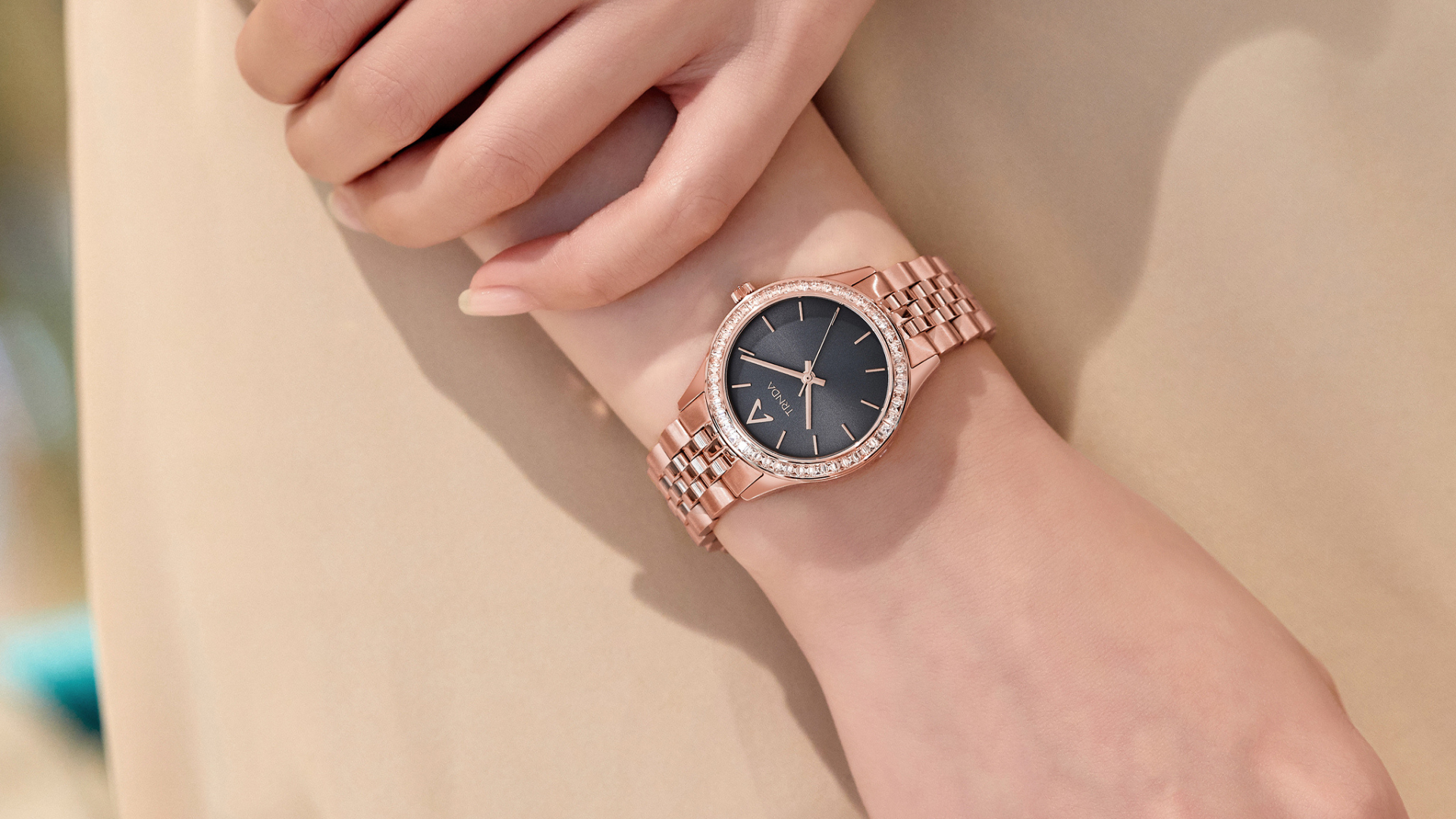 Chic TRNDA women's watch in a superb rose gold finish, adorned with shiny stones