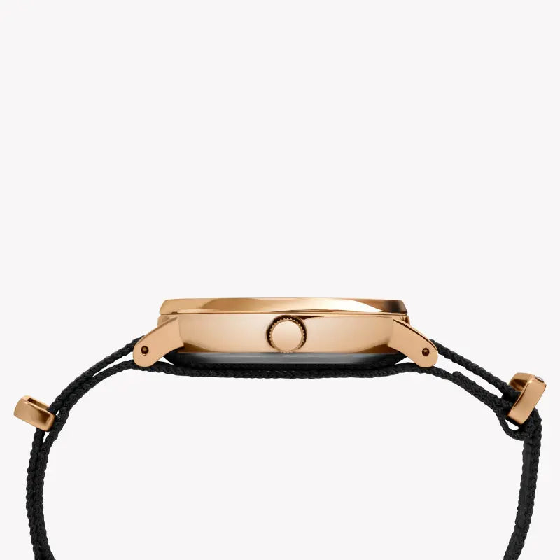 TIMEX Damenuhr mit goldenem Messinggehäuse und schwarzem Stoffarmband