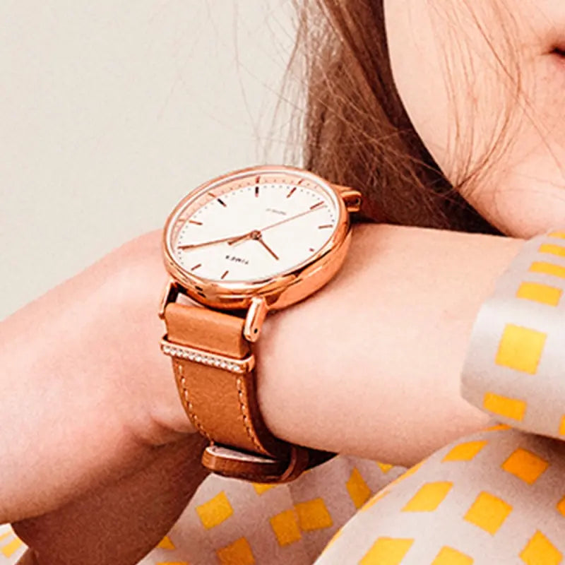 ساعة TIMEX النسائية مع هيكل من النحاس الفضي وسوار من الجلد الوردي