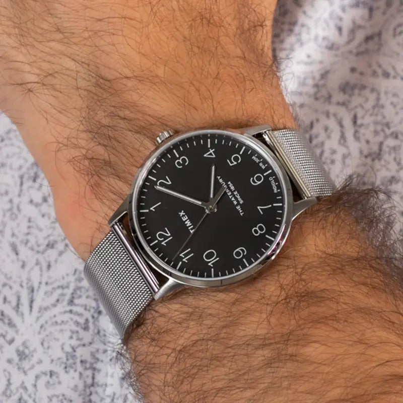 TIMEX Heritage Waterbury TW2R71500 – Silberne Herren-Edelstahluhr mit schwarzem Zifferblatt und INDIGLO-Nachtlicht