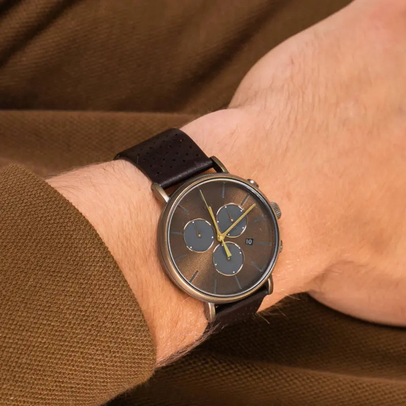 ساعة TIMEX Essential Fairfield TW2R80100 - ساعة رجالية كلاسيكية من الجلد البني وقرص ذهبي