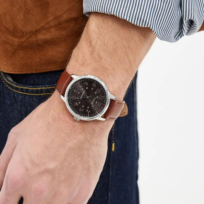 ساعة TIMEX Main Street TW2R85700 - ساعة كلاسيكية للرجال باللون البني الداكن والأسود مع مينا INDIGLO