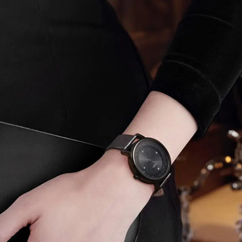 ساعة TIMEX النسائية مع علبة نحاسية سوداء وسوار جلدي أسود