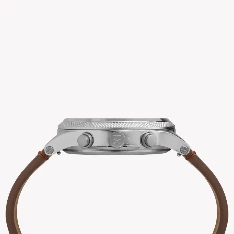 TIMEX Military Allied TW2T32900 – Robuste Herrenuhr aus Messing mit braunem Lederarmband und schwarzem Zifferblatt