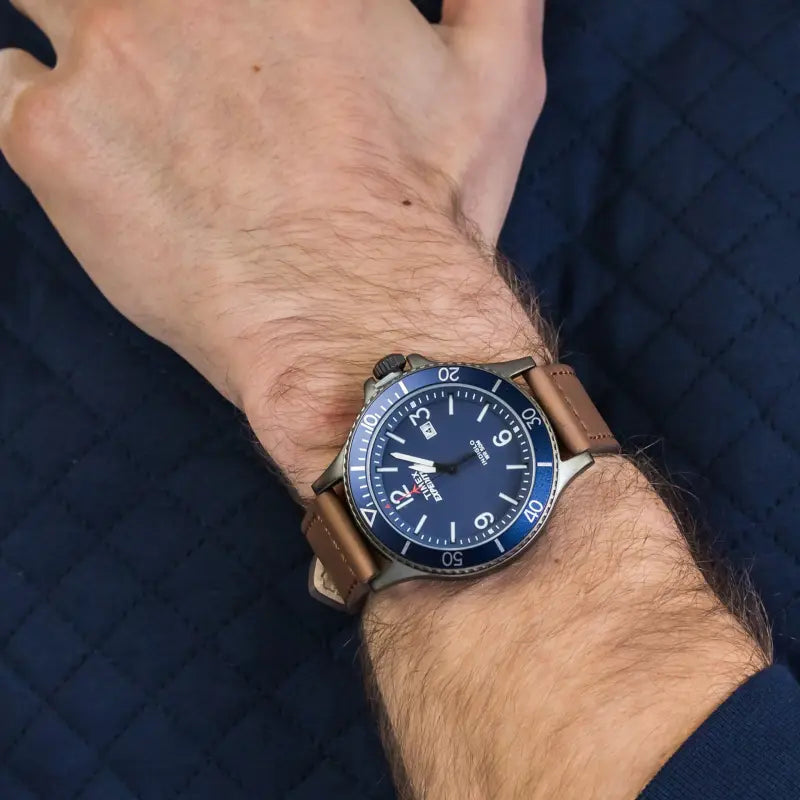 تايمكس إكسبيديشن رينجر TW4B10700 - ساعة رجالية أنيقة بمينا أزرق وسوار جلد بني