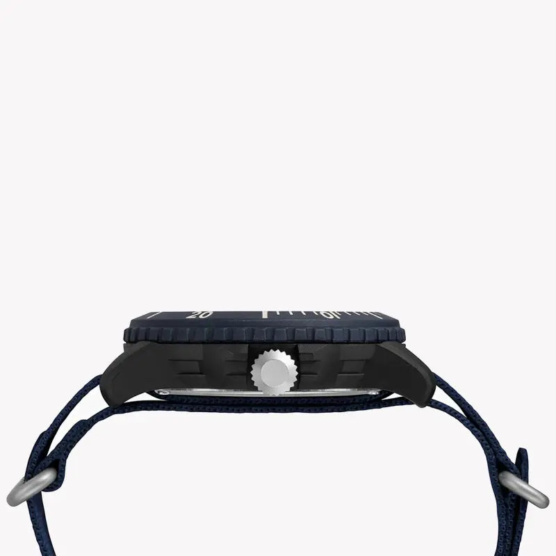 ساعة تايمكس اكسبيديشن TW4B14300 للرجال تعمل بالطاقة الشمسية - حزام قماش أزرق وإضاءة ليلية انديجلو