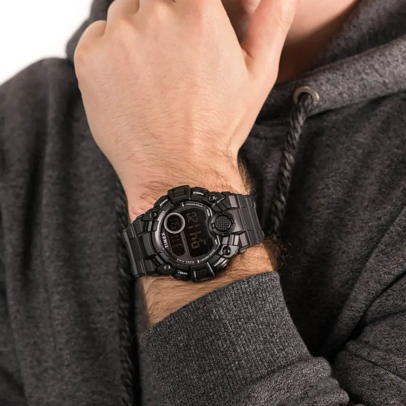 TIMEX DGTL A-GAME TW5M27400 – DIGITALE HERRENUHR AUS SCHWARZEM HARZ MIT INDIGLO-LICHT