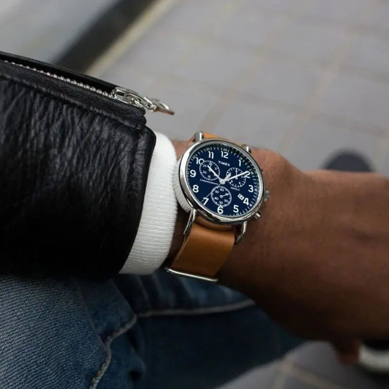 Montre pour femme TIMEX avec boîtier en laiton argenté et bracelet en cuir marron clair