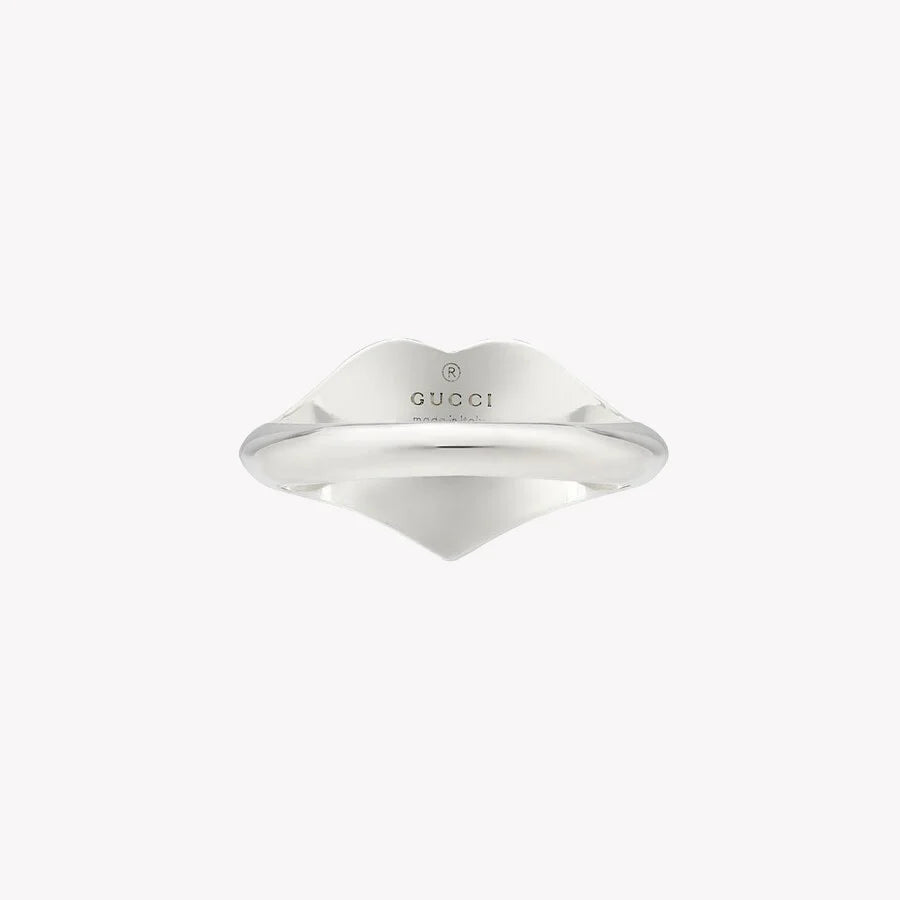 Bague Gucci en argent sterling avec cœur en émail blanc et double G entrelacé | YBC645544003 