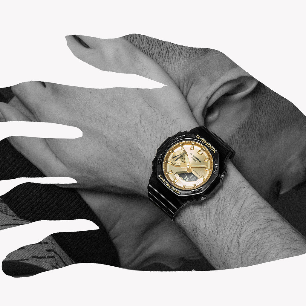 ساعة كاسيو جي شوك GA-2100GB-1AER OAK - ساعة مغامرات للرجال باللون الأسود والذهبي