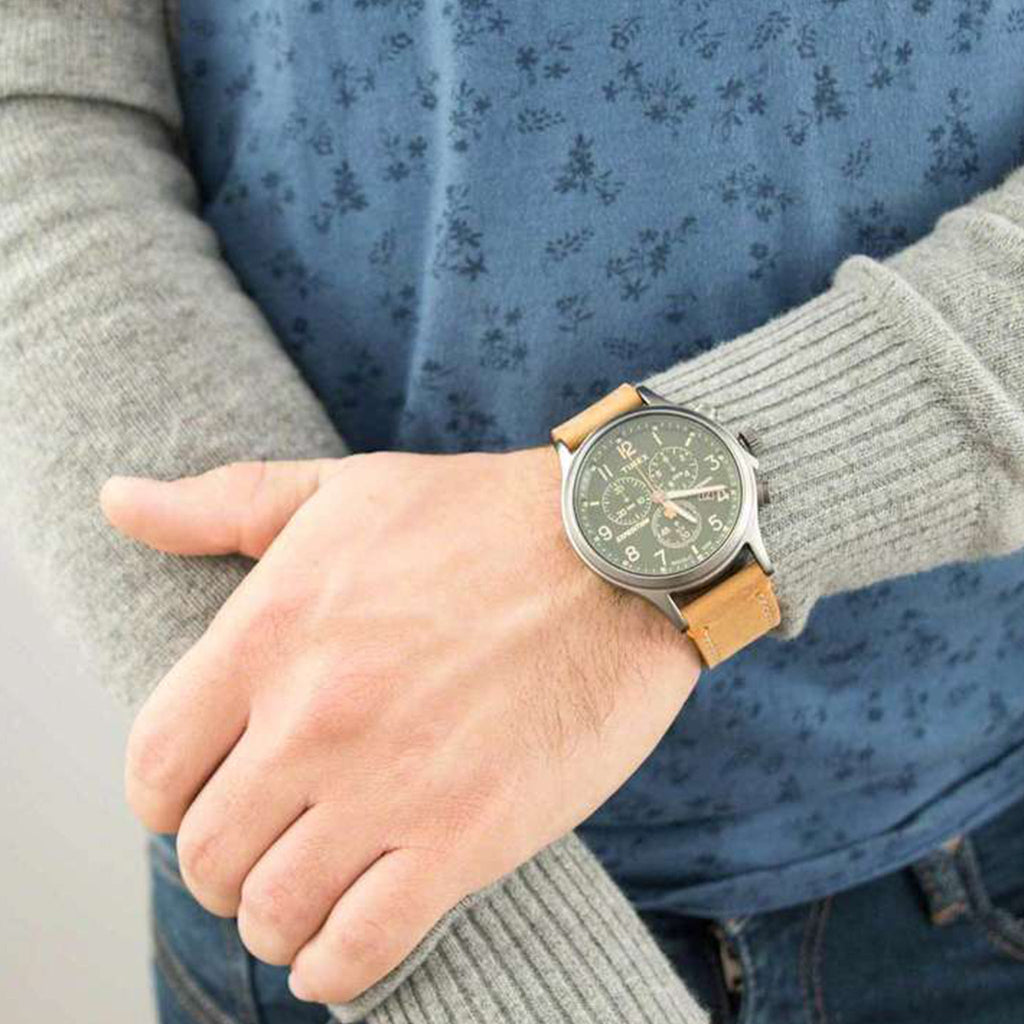 TIMEX Expedition Scout TW4B04400 - ساعة رجالية متينة بسوار جلدي أسمر وقرص أخضر