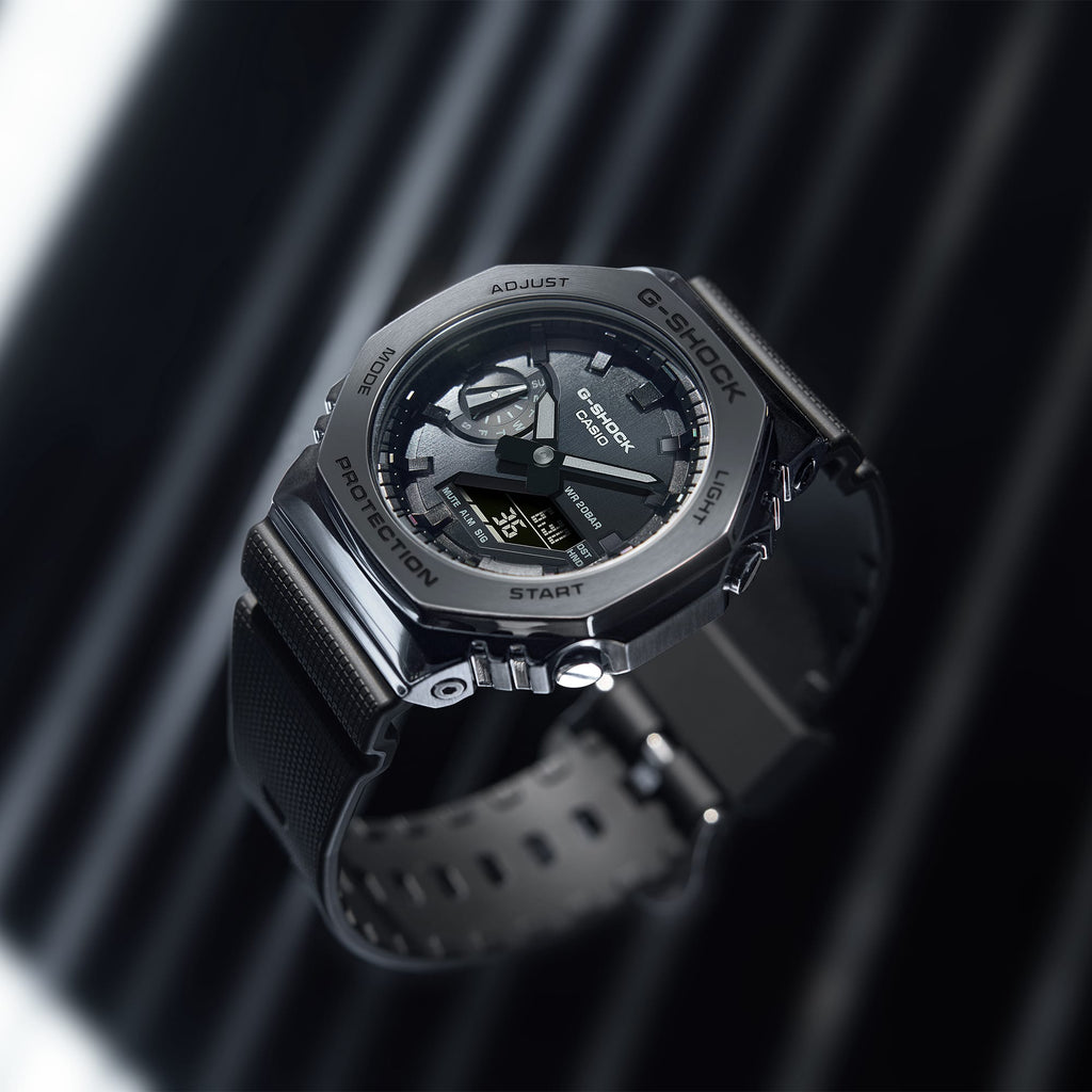 CASIO G-SHOCK GM-2100BB-1ADR EICHE – SPORTLICHE ELEGANZ IN SCHWARZ