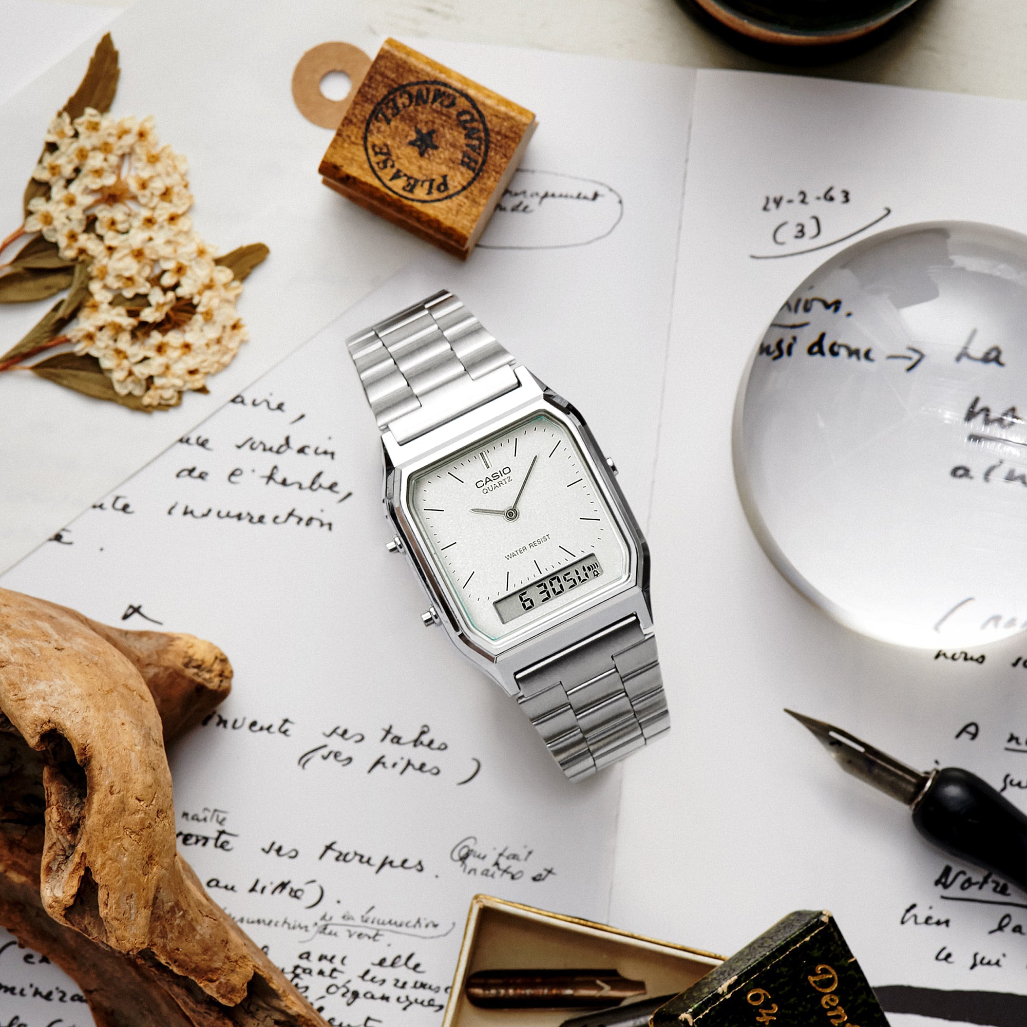 CASIO AQ-230A-7AMQY DYNAMIC VERSATILITY - SPORTY CHIC UNISEX WATCH with sleek chrome case and silver dial-i-Watch-2