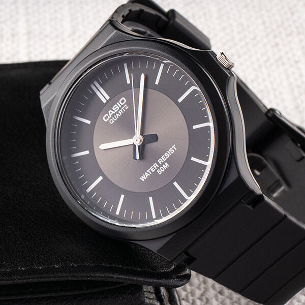 CASIO MW-240-1E3 - ELEGANTLY MINIMALIST MEN'S WATCH WITH TIMELESS BLACK AESTHETICS-i-Watch-4