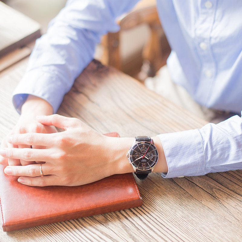 MTP-1374L-1AVDF - ÉLÉGANCE INTEMPORELLE : MONTRE HOMME EN ACIER INOXYDABLE AVEC BRACELET CUIR