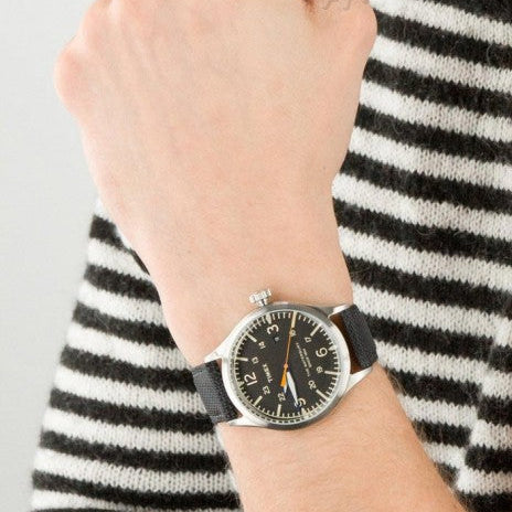 ساعة TIMEX Fairfield TW2R62000 - ساعة المجموعة الأساسية للجنسين مع سوار من القماش البني والاتصال الهاتفي الأبيض