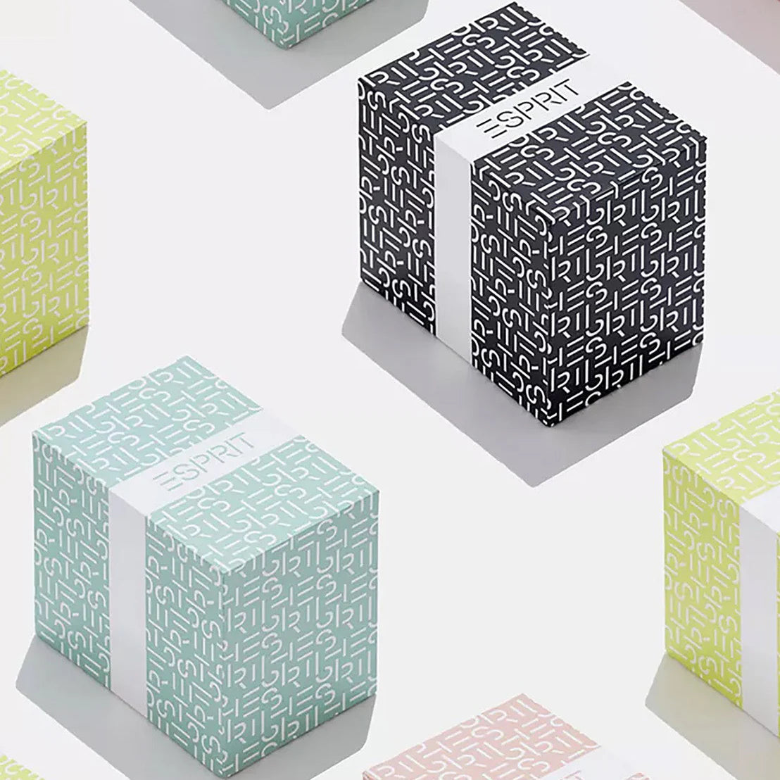 a group of cubes that are sitting on a table